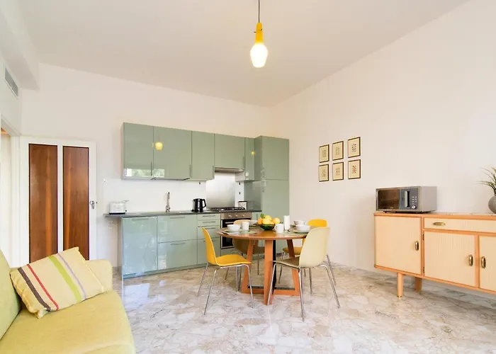 Casa Enza, For Up To 5 People, Center Apartment