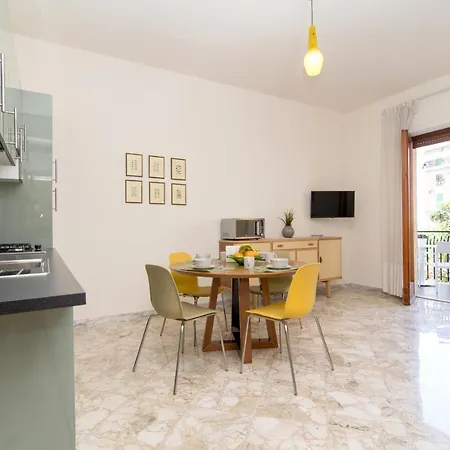 Apartment Casa Enza, For Up To 5 People, Center